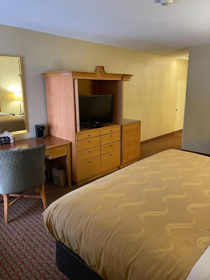 Quality Inn & Suites Greenfield I-70 Exteriér fotografie