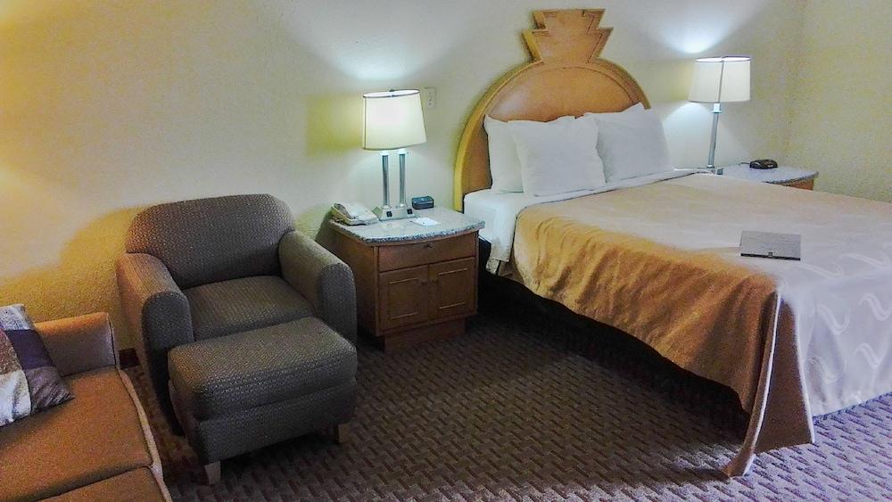 Quality Inn & Suites Greenfield I-70 Exteriér fotografie