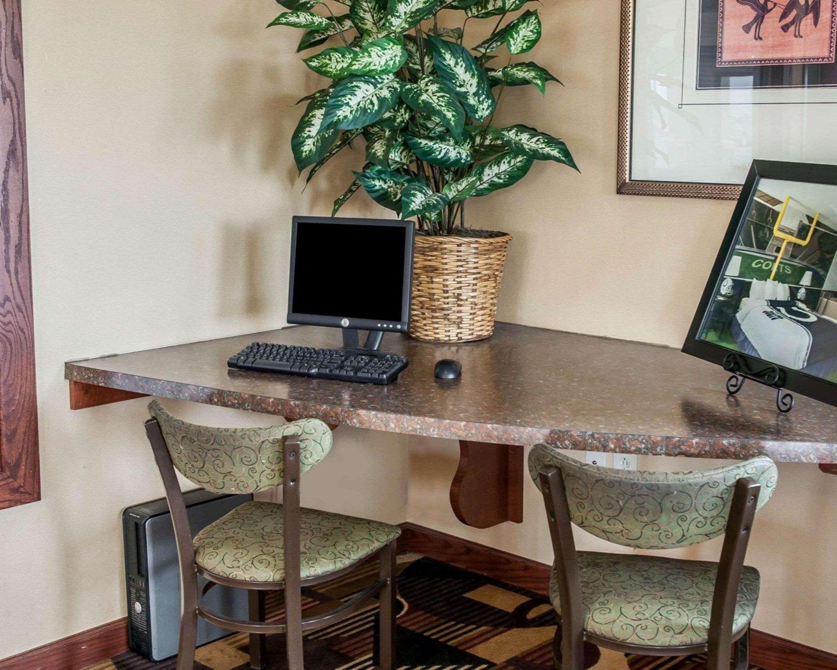 Quality Inn & Suites Greenfield I-70 Exteriér fotografie