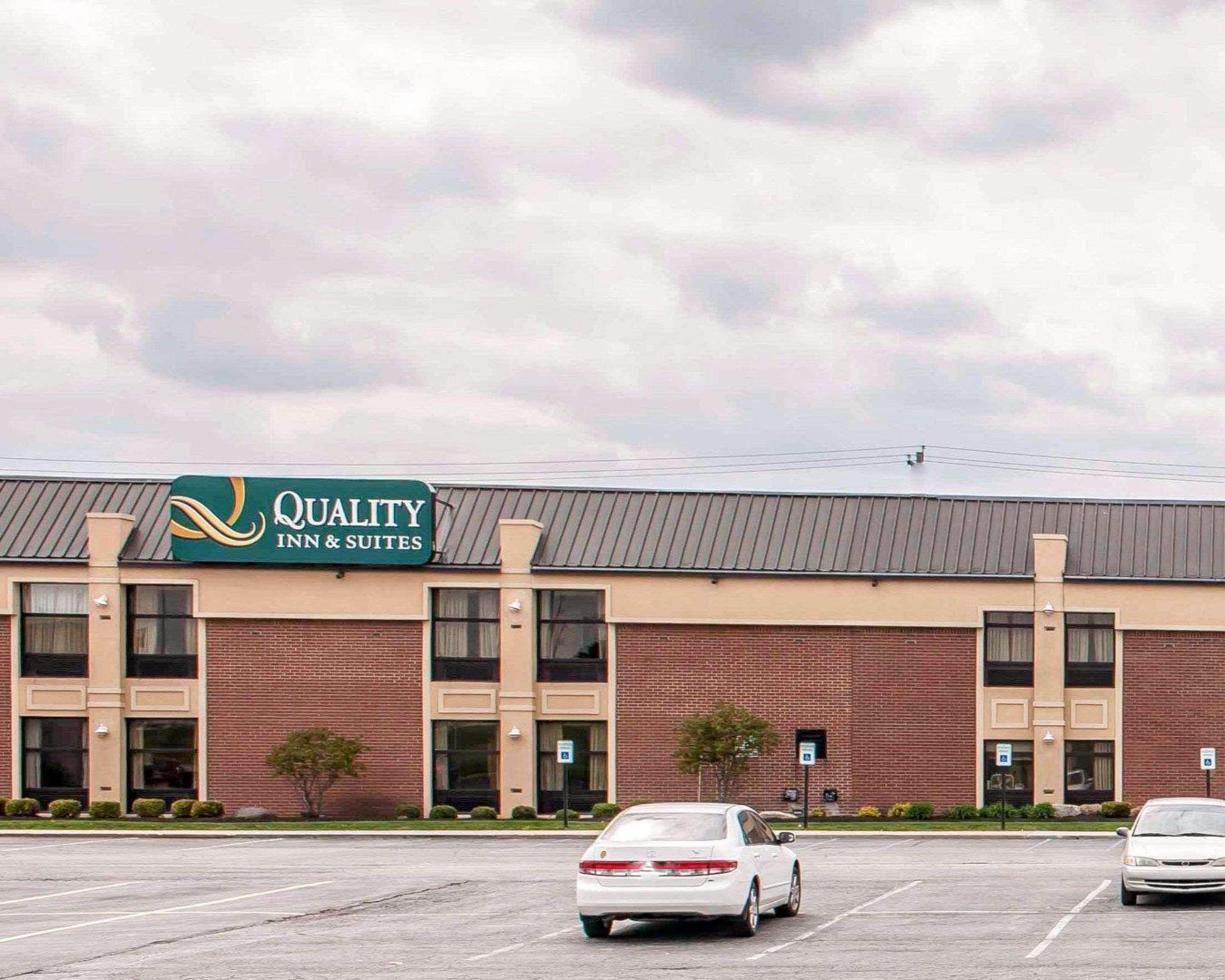 Quality Inn & Suites Greenfield I-70 Exteriér fotografie