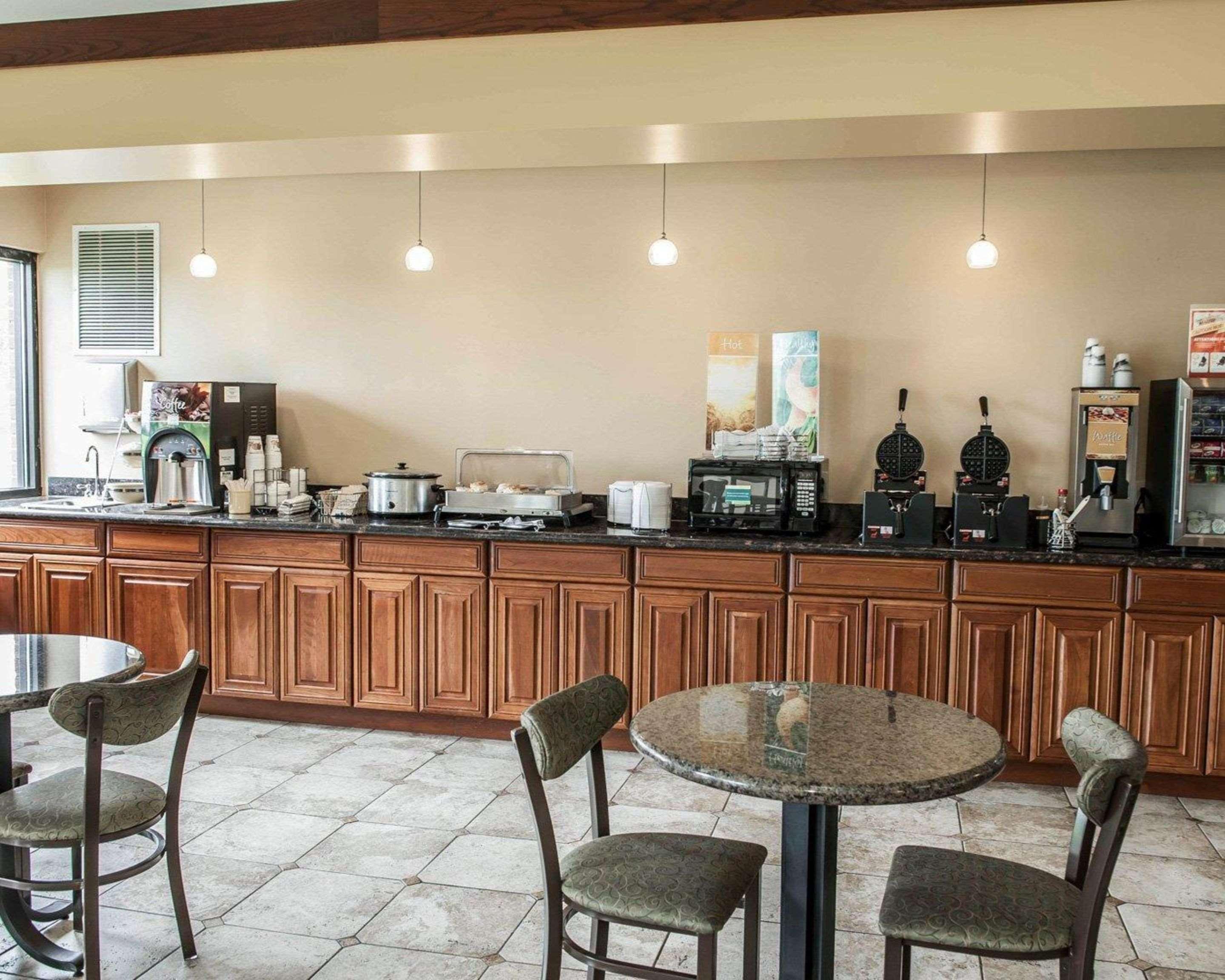 Quality Inn & Suites Greenfield I-70 Exteriér fotografie
